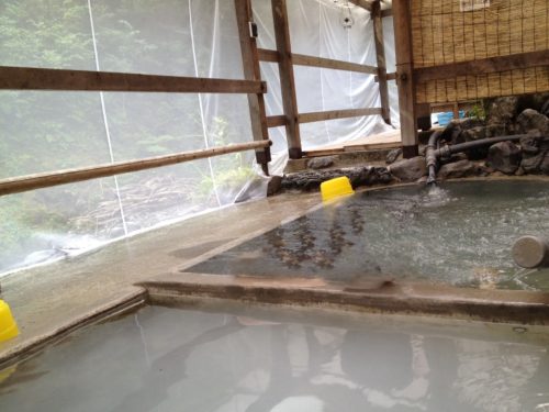 駒の湯渓流露天風呂