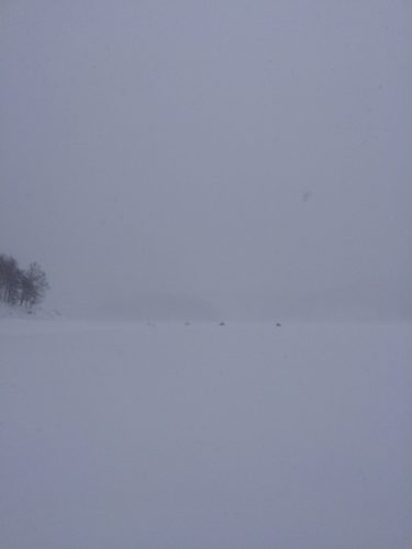 岩洞湖氷上ワカサギ釣り