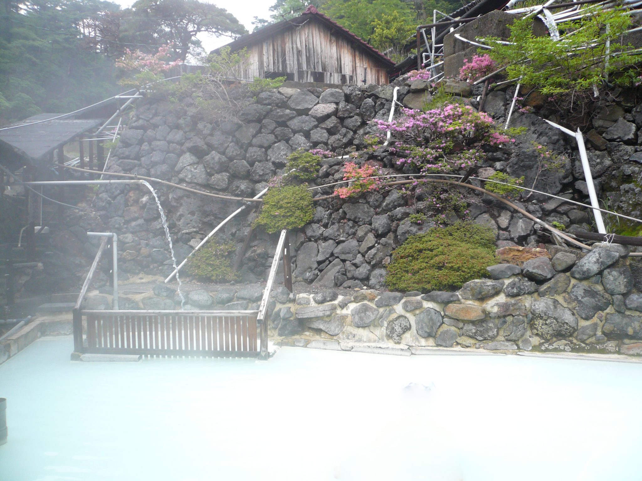 霧島温泉郷の新湯温泉！鹿児島が誇る全国最高レベルの硫化水素泉！